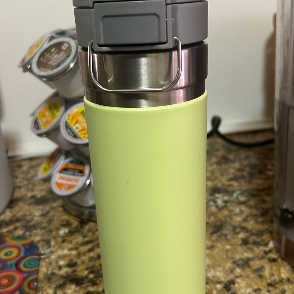 Stanley Quick Flip Go Bottle Citron 24 oz Lightly used great condition - Picture 3 of 4